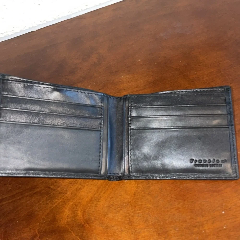 Travelon Genuine Leather Men’s Black Rugged Fold Wallet